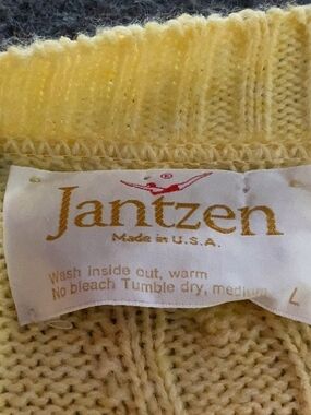 Jantzen Women's Soft Pale Yellow Crewneck Sweater